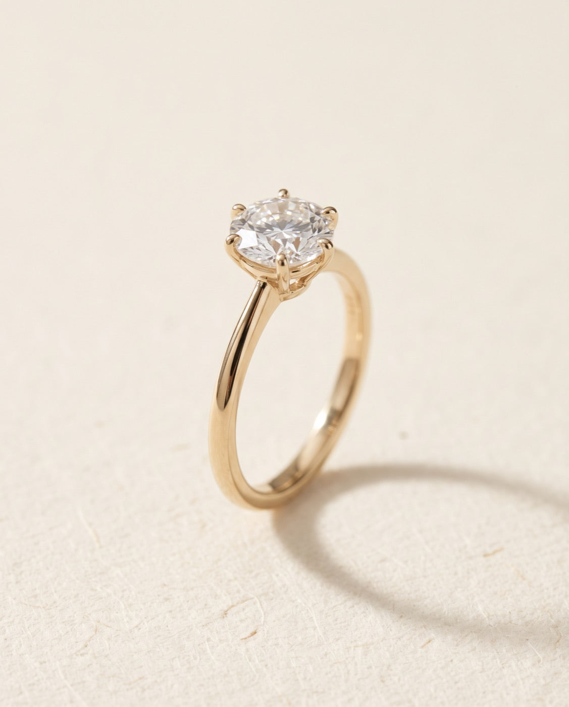 Solitaire in 14K geelgoud met een ronde lab-diamant van 1 karaat